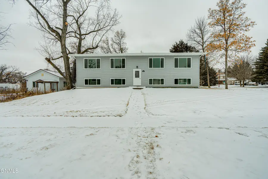 218 Lakota Avenue N, Center, ND 58530 - #2