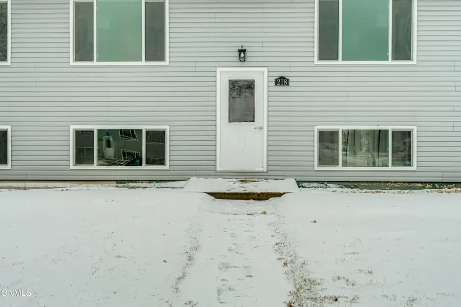 218 Lakota Avenue N, Center, ND 58530 - #3