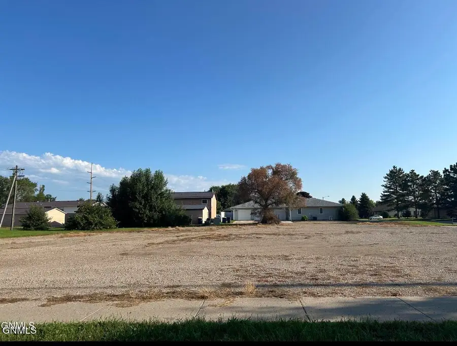 621 13th Street Se, Jamestown, ND 58401 - #2