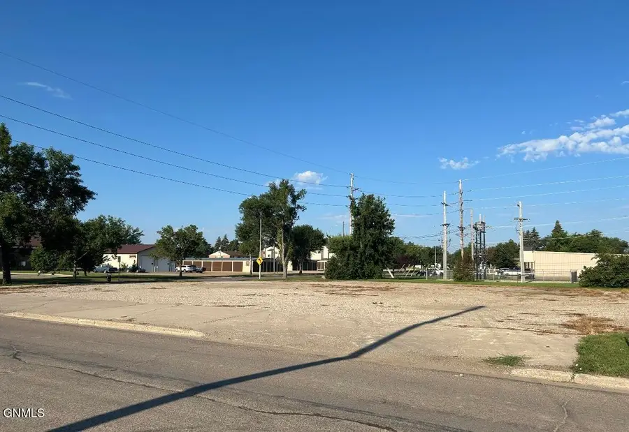 621 13th Street Se, Jamestown, ND 58401 - #3