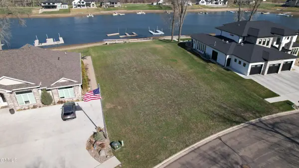 2819 Shoreline Circle, Bismarck, ND 58504