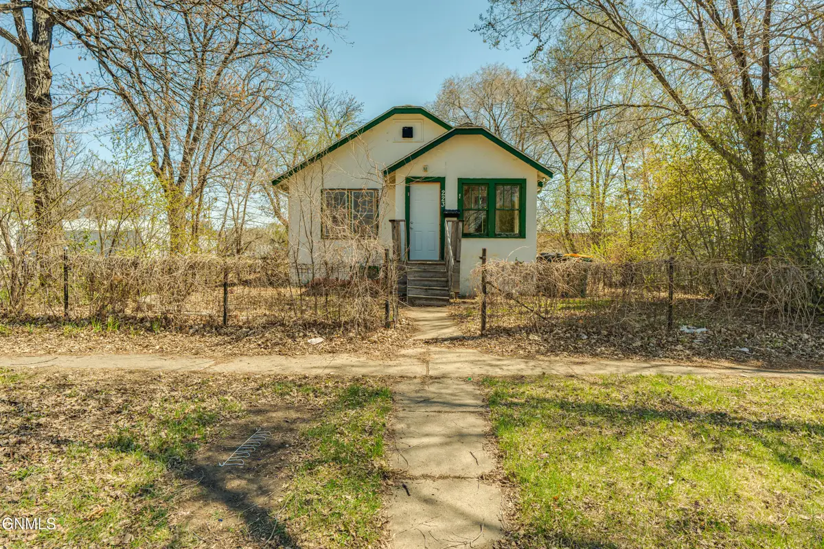 223 N 19th Street, Bismarck, ND 58501 - #1