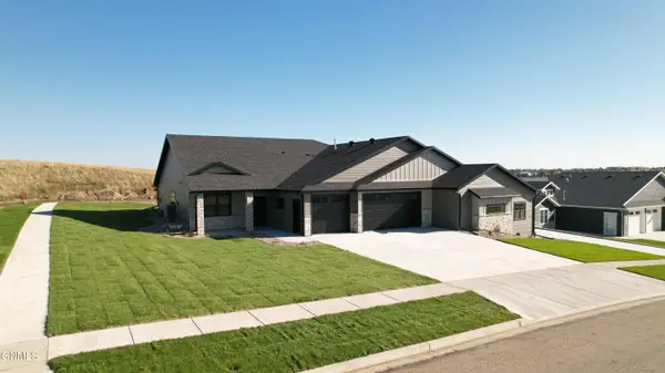 2112 Prairie Hawk Drive, Bismarck, ND 58503