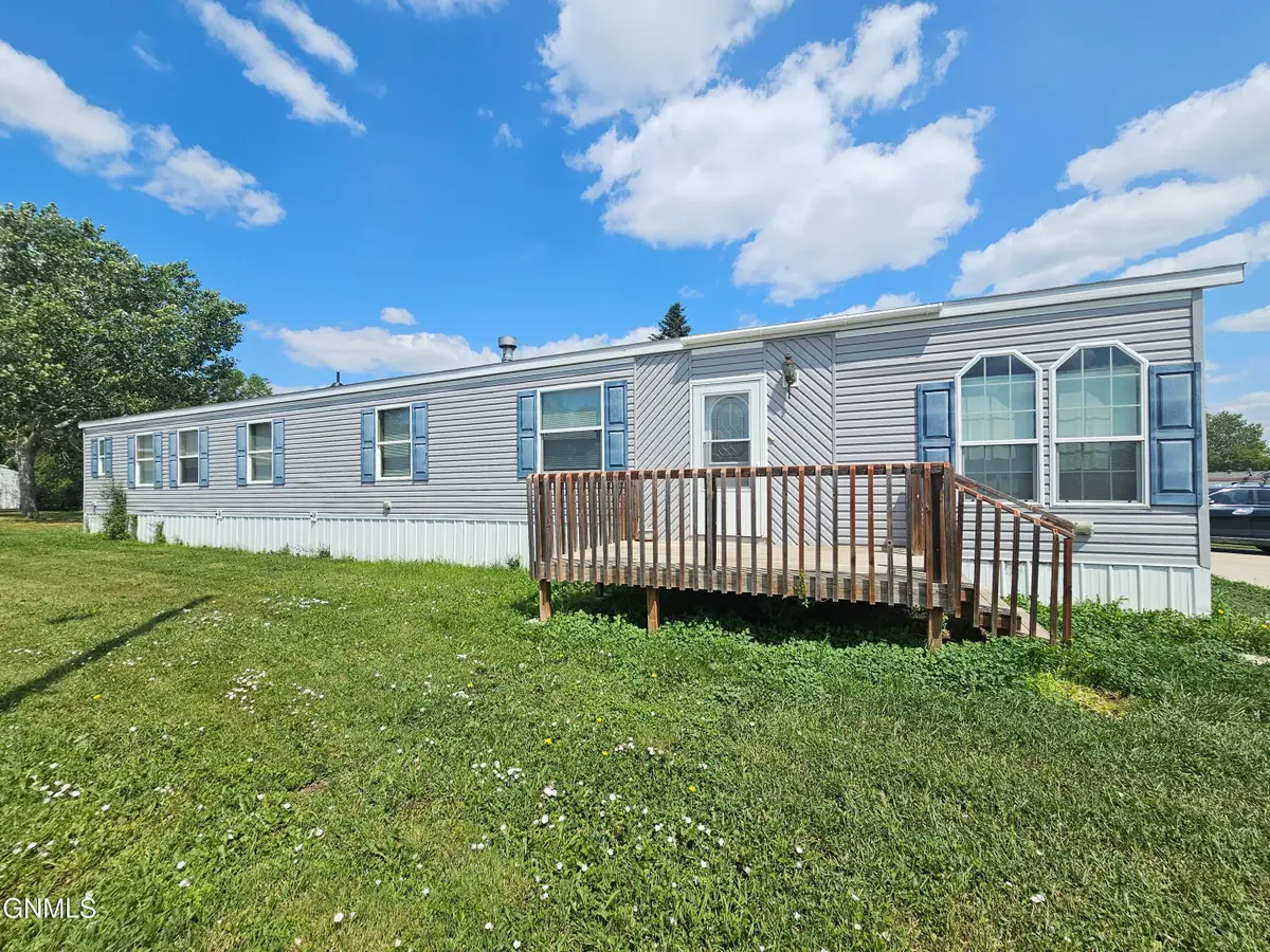 806 27th Street W, Williston, ND 58801 - #1