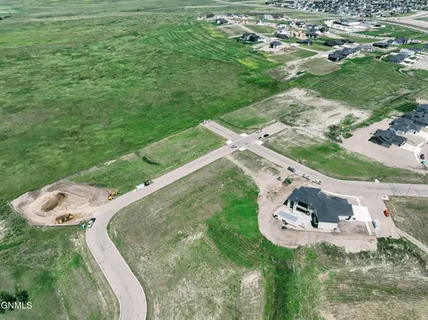 2620 Frisco Way, Bismarck, ND 58503