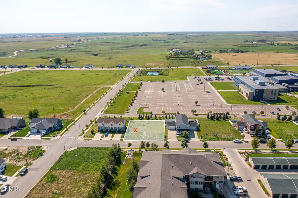 L1l1b23b30 Long Branch Avenue, Williston, ND 58801 - #1