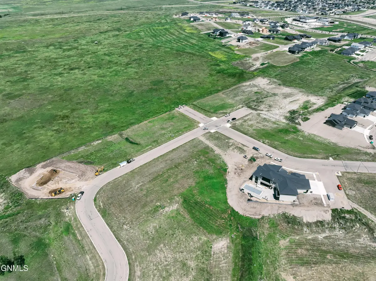 2811 Frisco Way, Bismarck, ND 58503 - #1