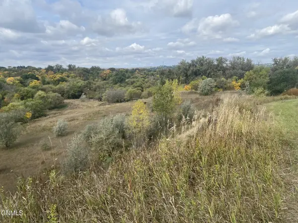 1601 Plains Bend Se, Mandan, ND 58554