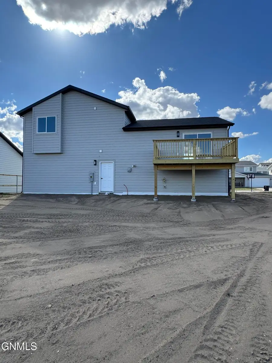 1206 9th Street Sw, Watford City, ND 58854 - #2