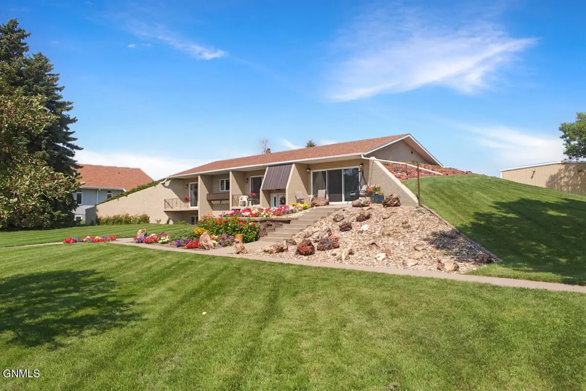 210 Oak Avenue E, New Salem, ND 58563 - #1