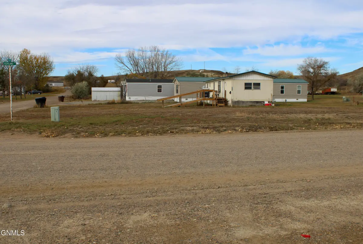 905 7th Street, Fairview, MT 59221 - #1