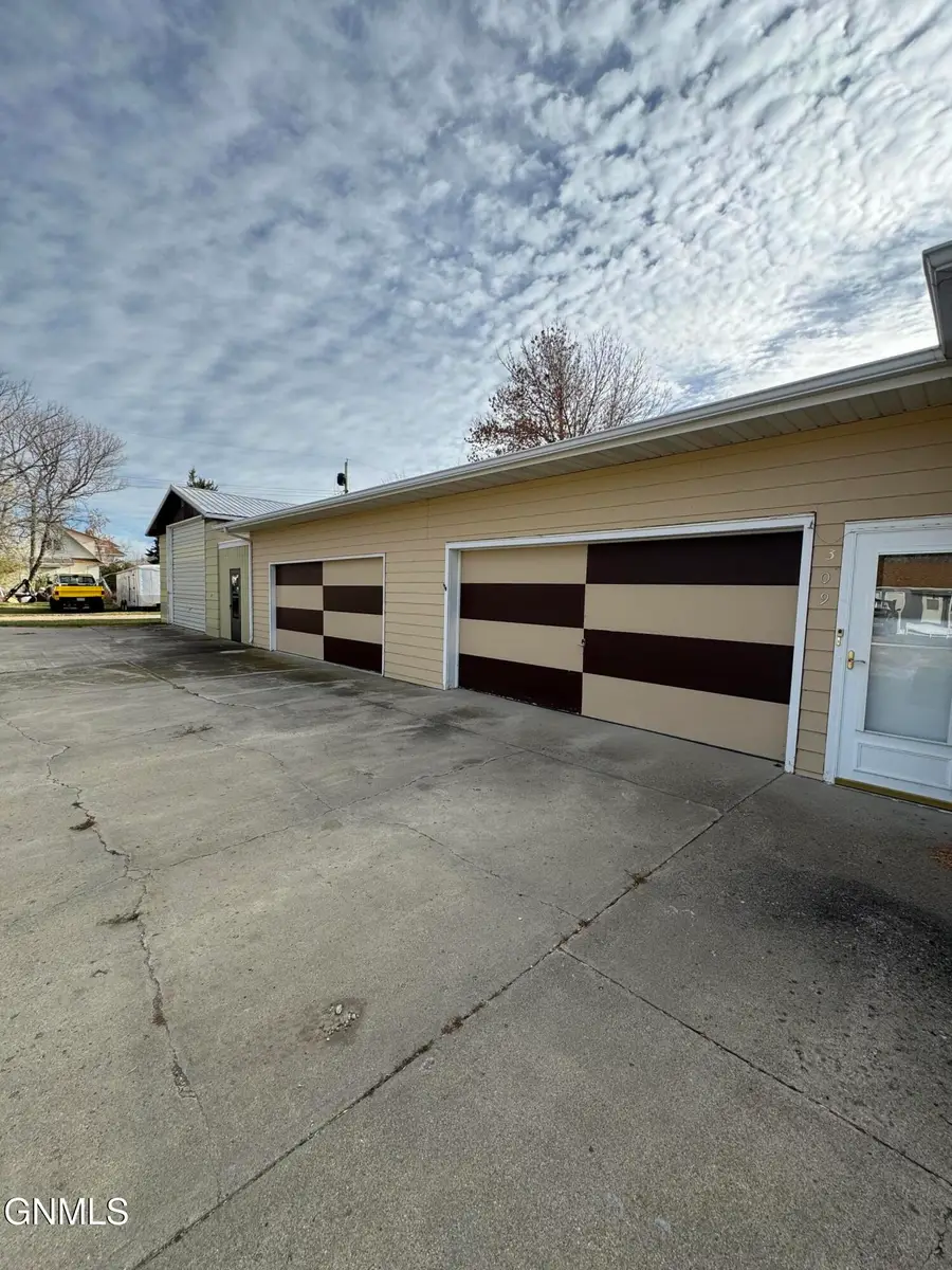 309 2nd Avenue Nw, Crosby, ND 58730 - #3