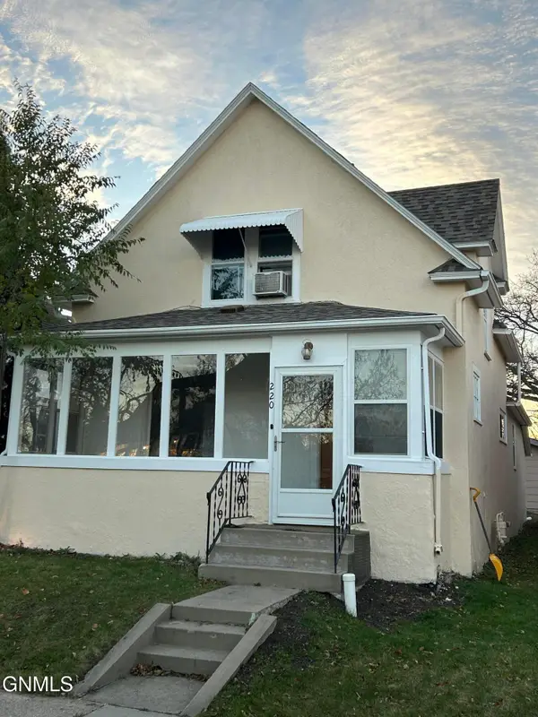 220 4th Avenue Sw, Jamestown, ND 58401