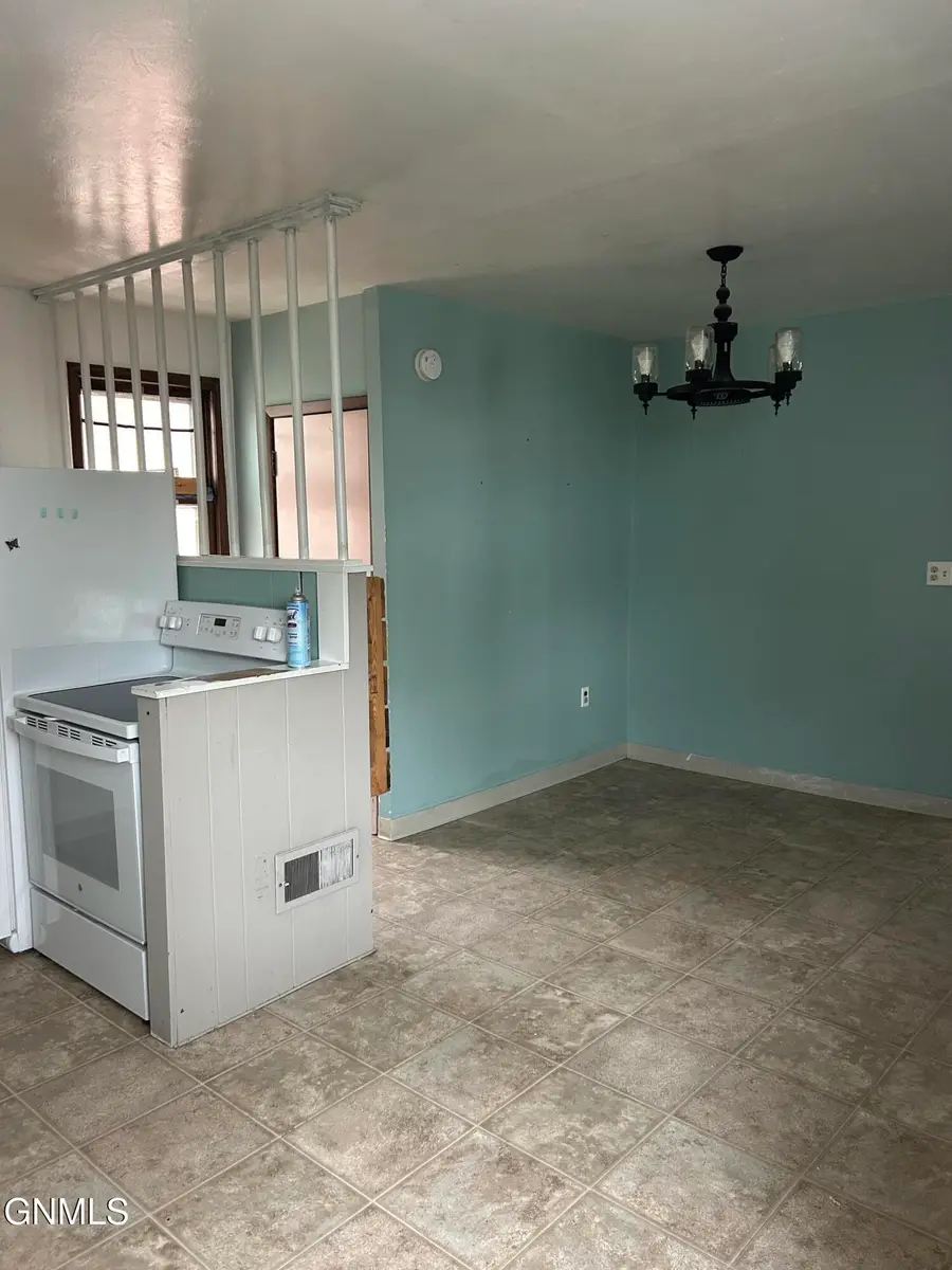 220 4th Avenue Sw, Jamestown, ND 58401 - #2