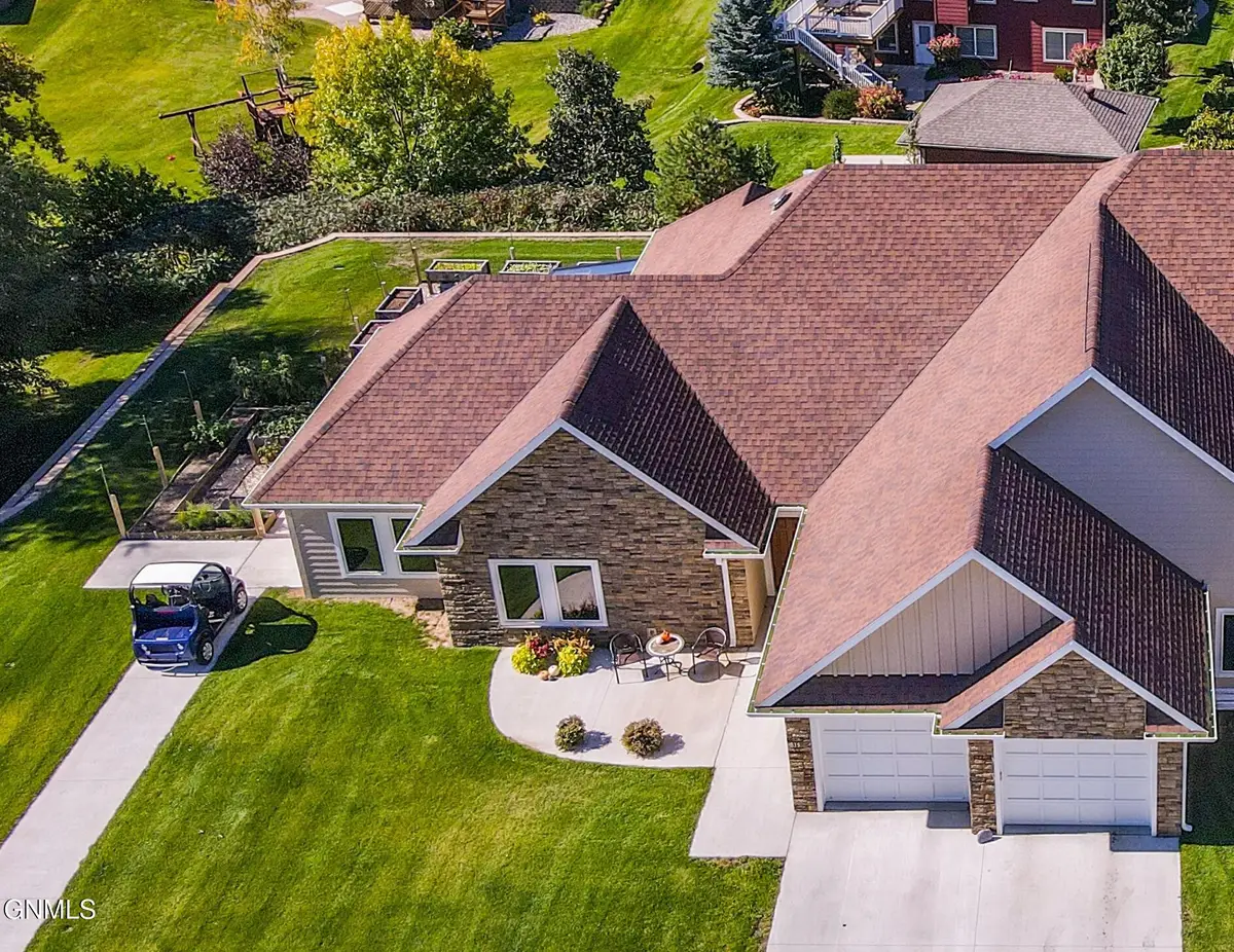 815 7th Avenue Nw, Valley City, ND 58072 - #1