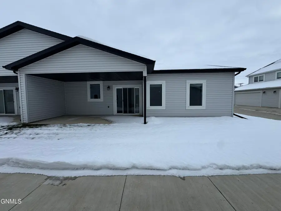 110 Kenner Loop, Bismarck, ND 58504 - #2