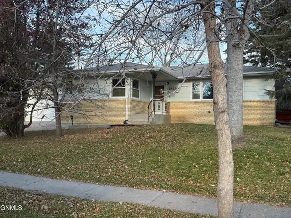 2421 Winchester Drive, Bismarck, ND 58503