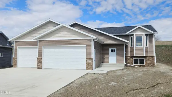 5408 Titanium Drive, Bismarck, ND 58503