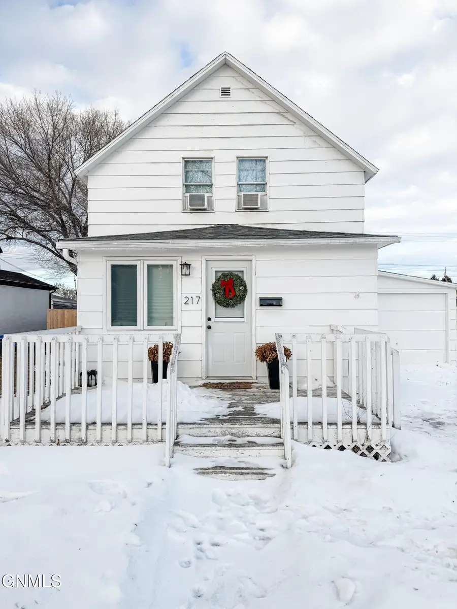217 Jackson Street N, Plentywood, MT 59254 - #2