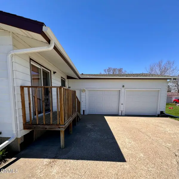 116 5th Street E, Napoleon, ND 58561