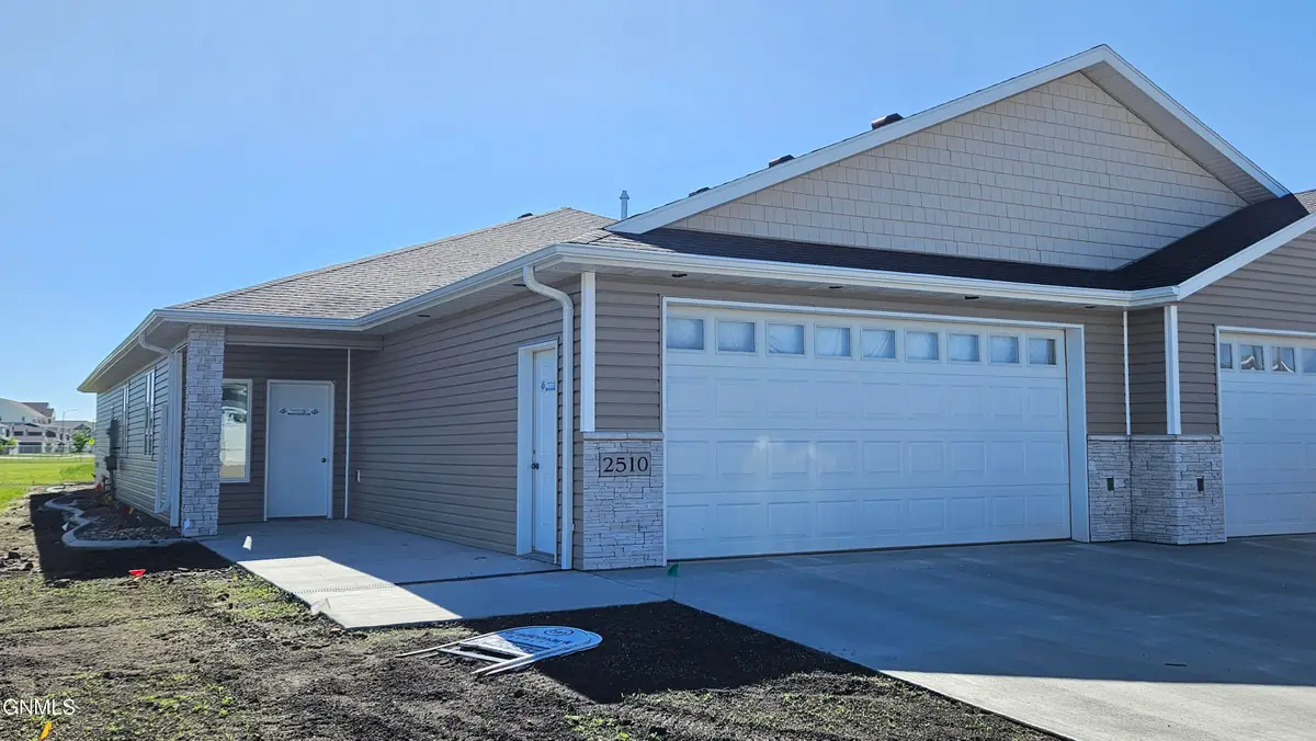 2510 34th Avenue Se, Mandan, ND 58554 - #1