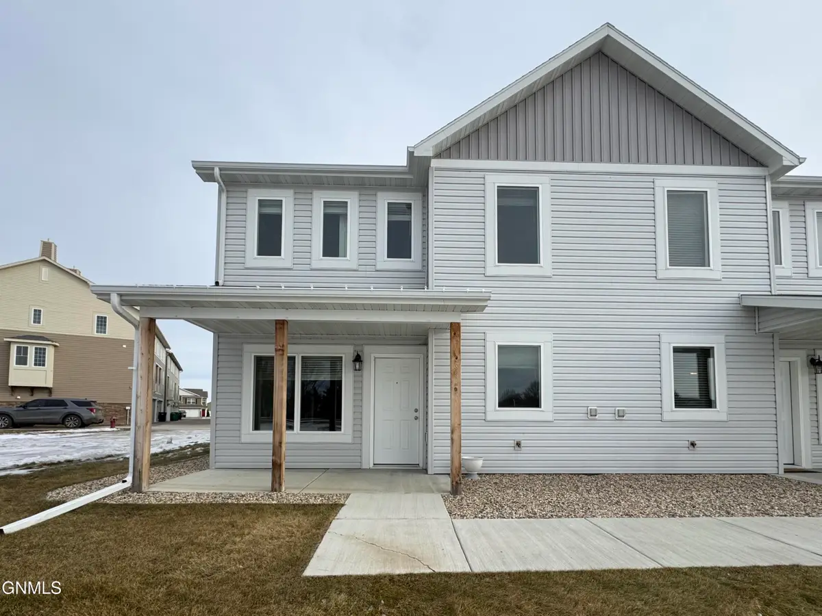 3304 Kenner Loop, Bismarck, ND 58504 - #1