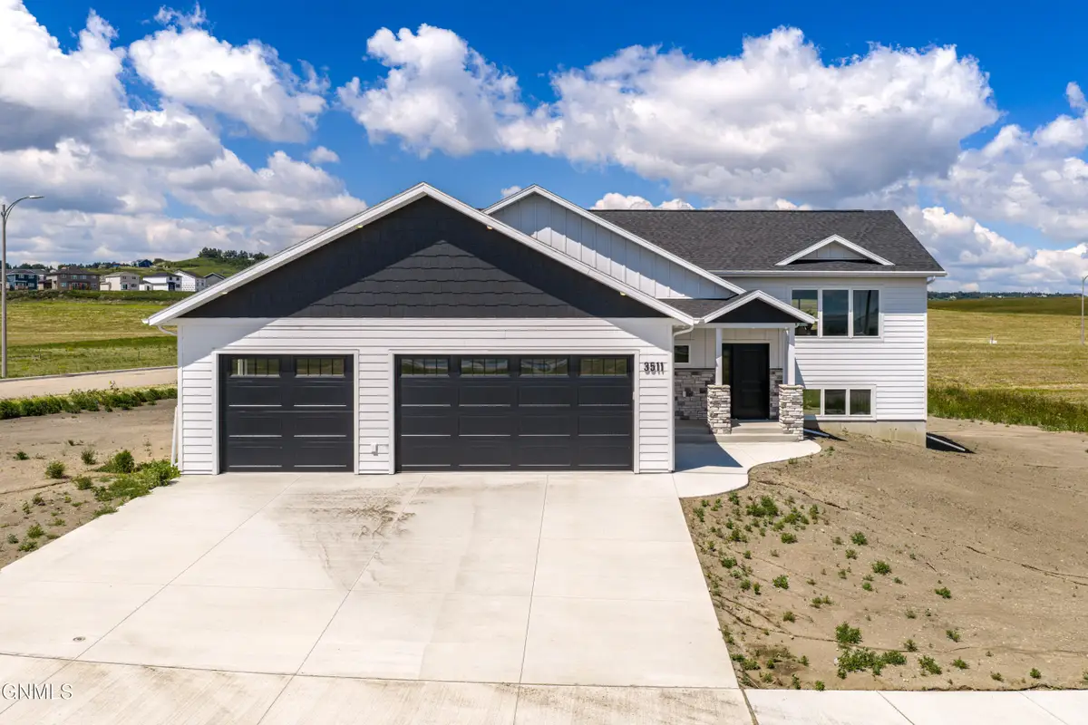 3511 Silver Leaf Avenue Nw, Mandan, ND 58554 - #1