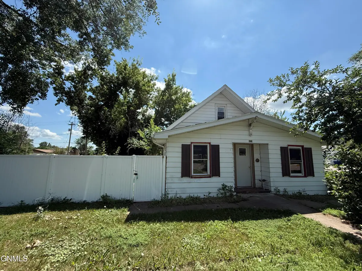 421 Main Street W, Beulah, ND 58523 - #1
