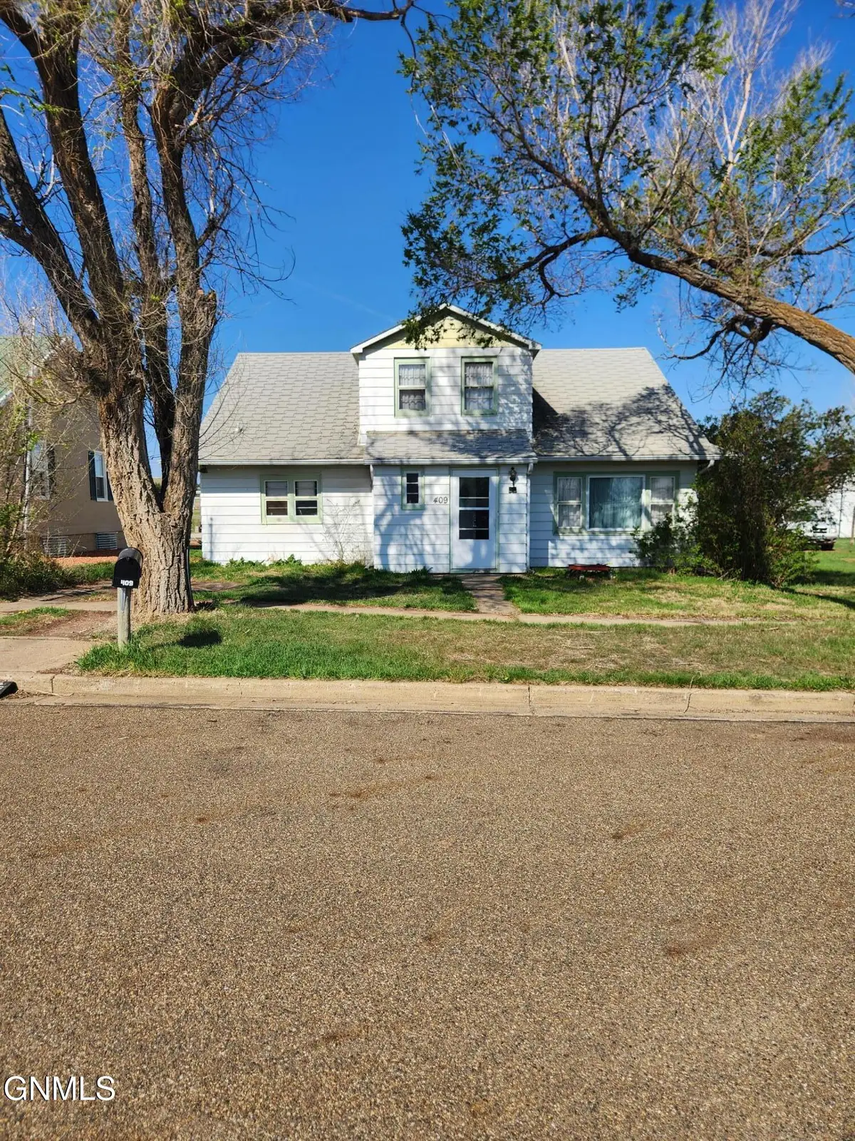 409 B Street S, Glen Ullin, ND 58631 - #1