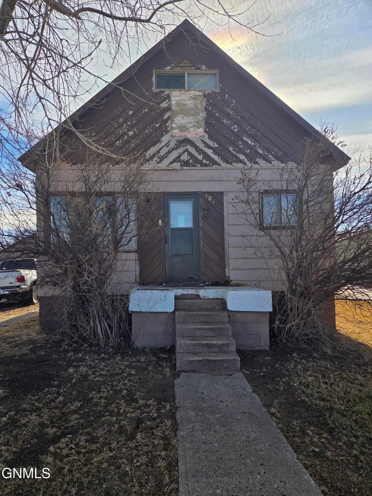 408 South Avenue E, Glen Ullin, ND 58631 - #1