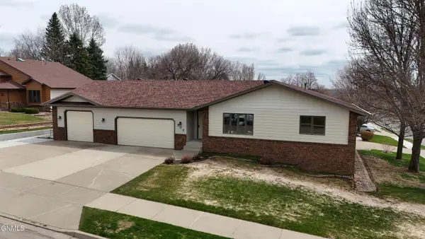 900 St Thomas Trail, Mandan, ND 58554