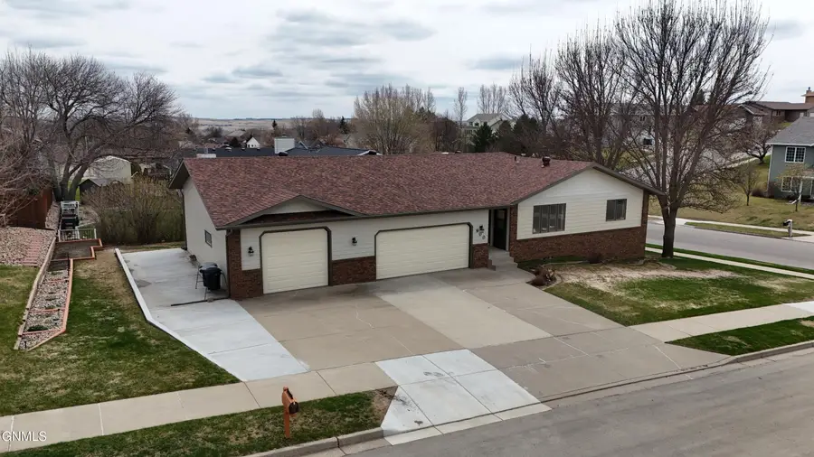 900 St Thomas Trail, Mandan, ND 58554 - #2