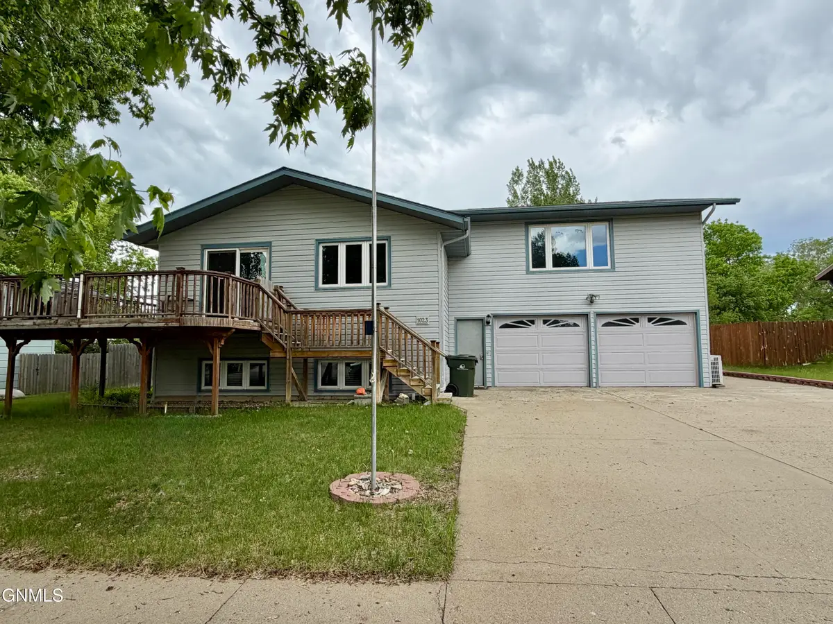 1023 Elbowoods Drive, Hazen, ND 58545 - #1