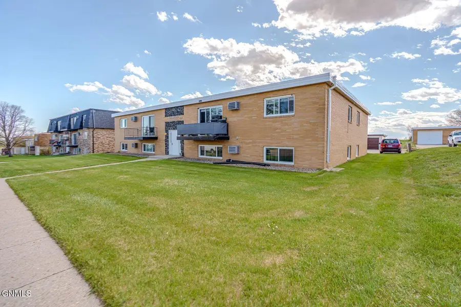 1601 9th Avenue Nw, Mandan, ND 58554 - #2