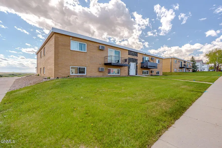 1601 9th Avenue Nw, Mandan, ND 58554 - #3
