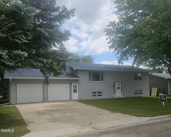 312 16th Street Sw, Jamestown, ND 58401