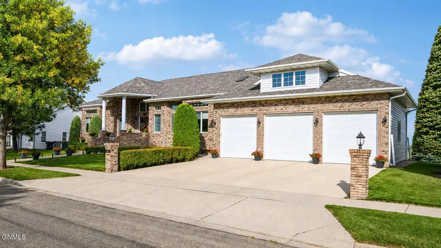 700 Aspen Avenue, Bismarck, ND 58503 - #2