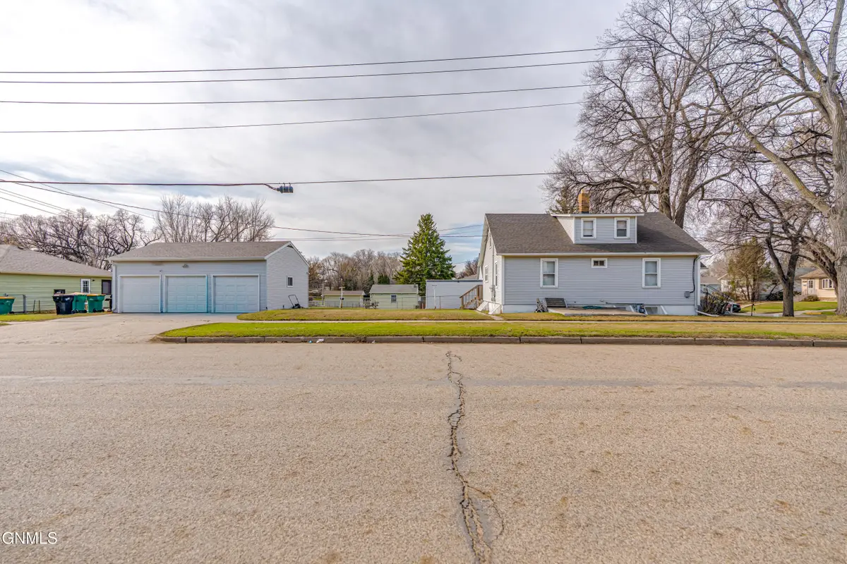 725 18th Street, Bismarck, ND 58501 - #1