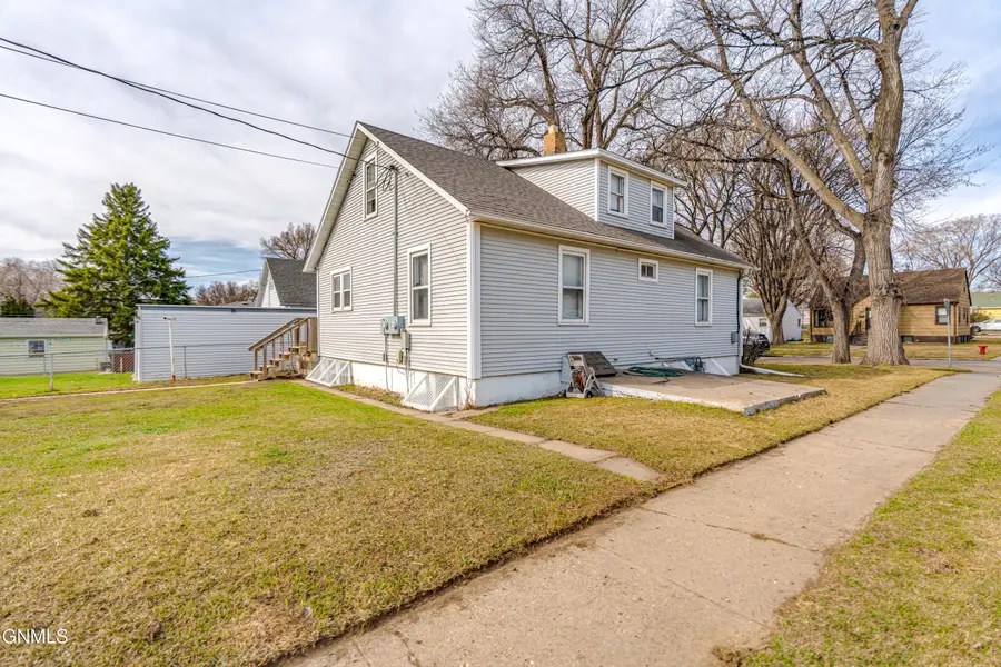 725 18th Street, Bismarck, ND 58501 - #2