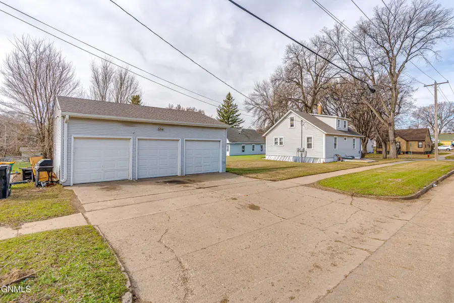 725 18th Street, Bismarck, ND 58501 - #3