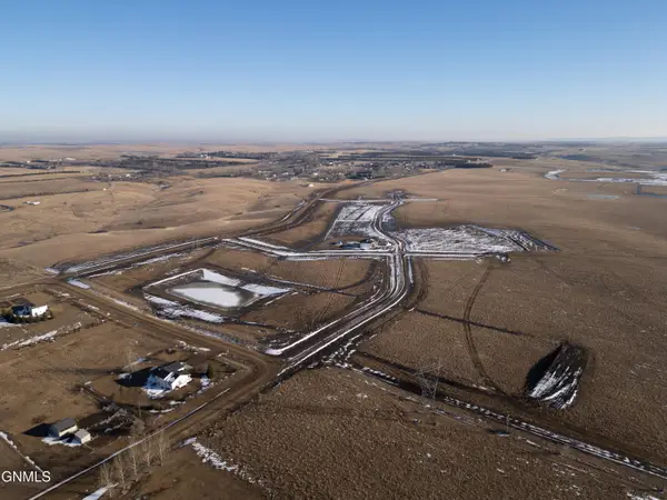 7680 Brightfield Drive, Lincoln, ND 58504