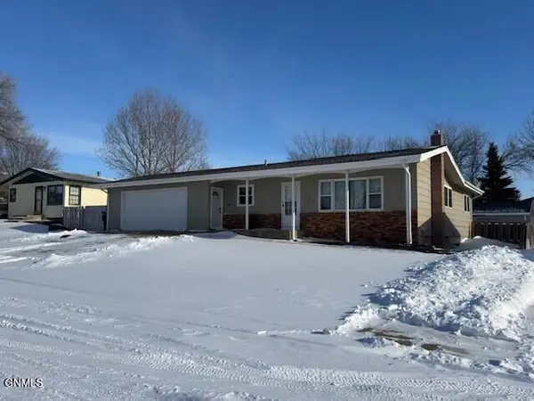 858 Elm Avenue, Dickinson, ND 58601