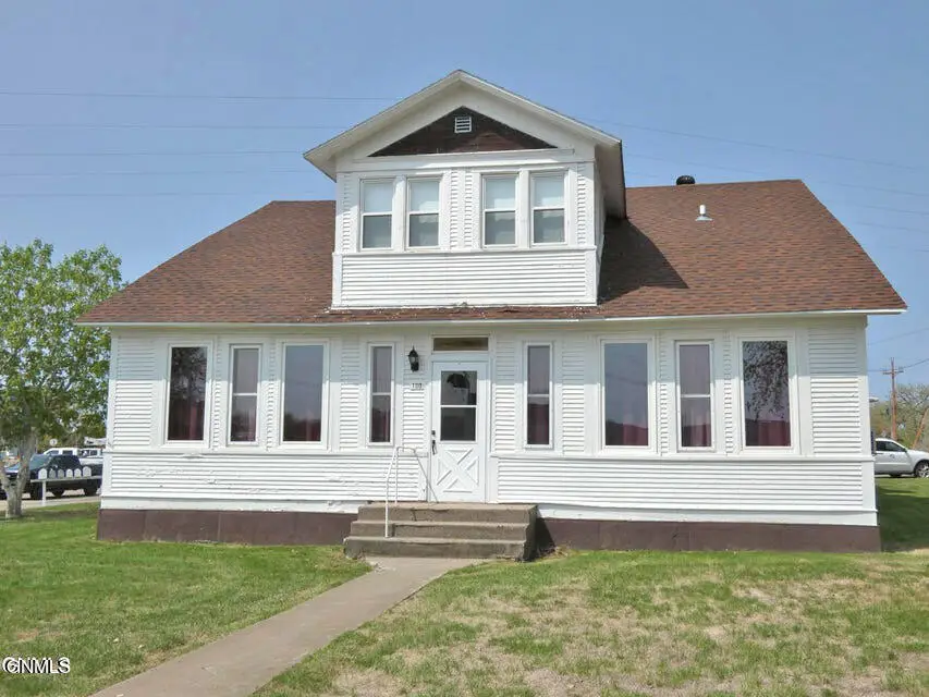 100 1st Street Nw, Linton, ND 58552 - #1