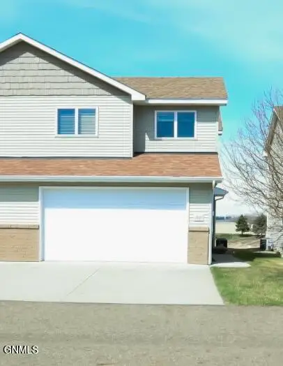 2445 Waterpark Loop Se, Mandan, ND 58554 - #1