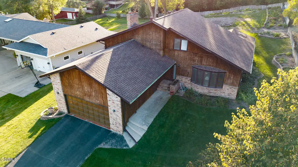 747 5th Avenue Nw, Valley City, ND 58072 - #1