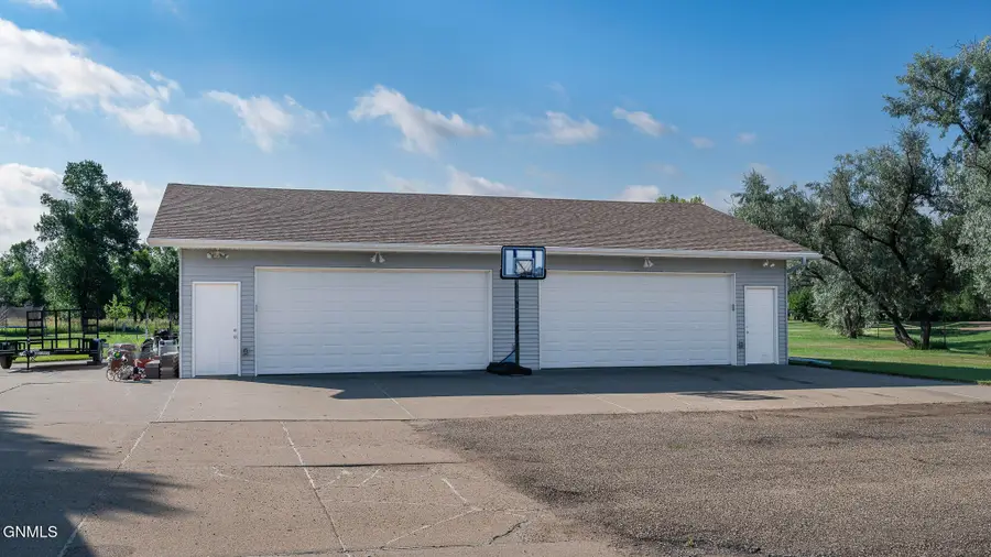 6940 Horseshoe Bend, Bismarck, ND 58503 - #3