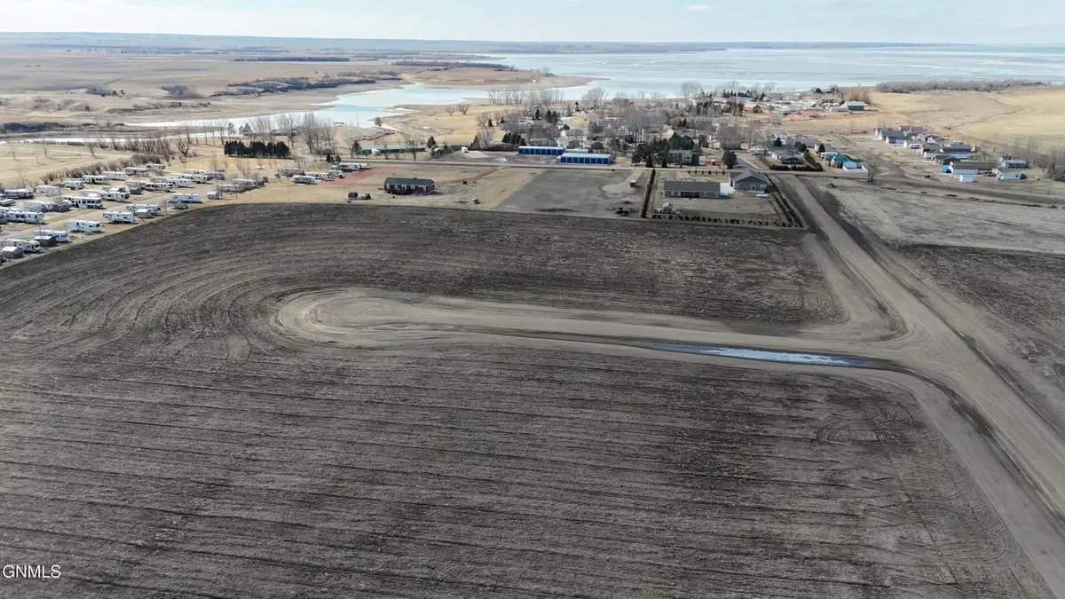 L6, Blk 4 Dakota Waters, Beulah, ND 58523 - #1