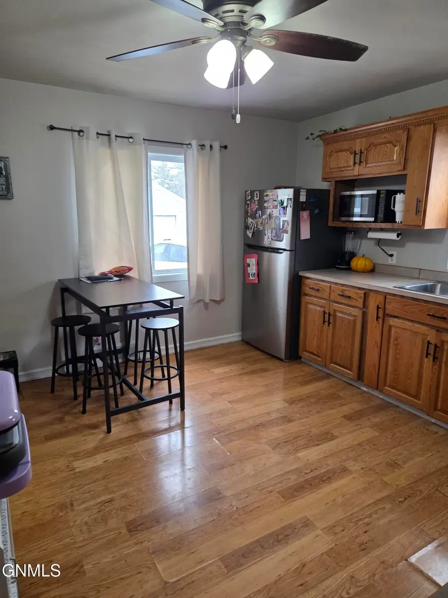 217 4th Street N, Richardton, ND 58652 - #3