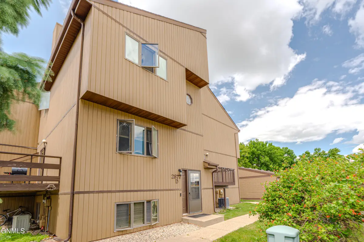 2877 Warwick Loop #D, Bismarck, ND 58504 - #1