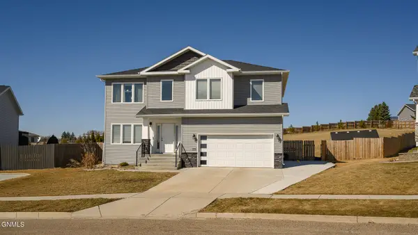 3936 Lone Peak Drive, Bismarck, ND 58503